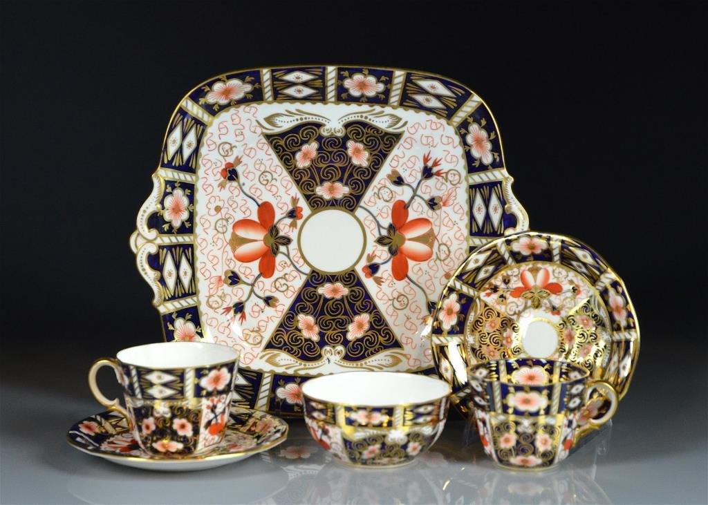 FOUR PIECES OF ROYAL CROWN DERBY IMARI PORCELAIN (1 of 6)