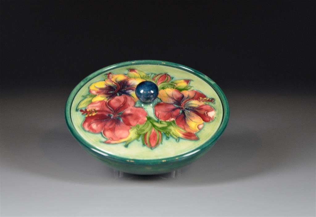 MOORCROFT POTTERY 'HIBISCUS' PATTERN LIDDED BOWL (1 of 4)