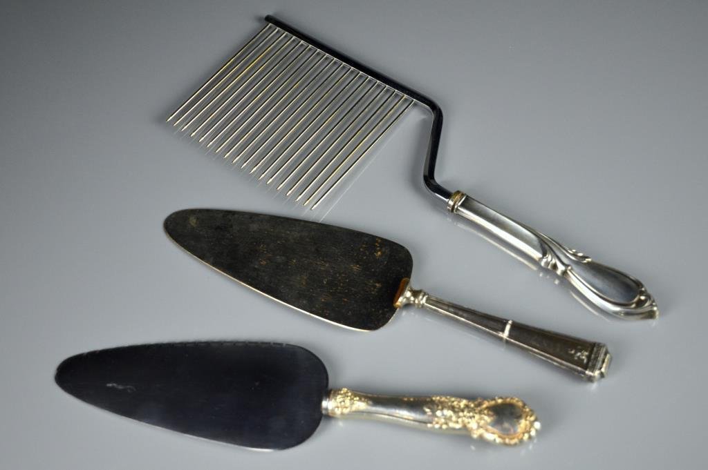 THREE SILVER HANDLED SERVING PIECES (1 of 1)