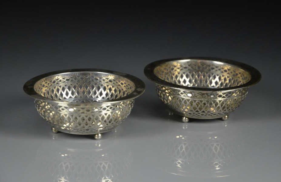 PAIR OF GERMAN SILVER NUT DISHES (1 of 1)