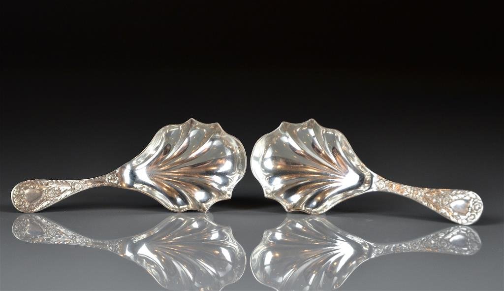 PAIR OF CHESTER EDWARDIAN SILVER CADDY SPOONS (1 of 4)