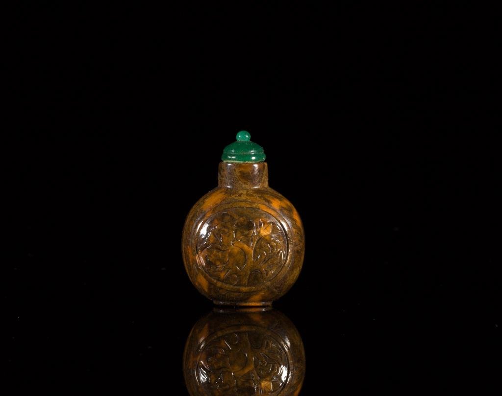 TIGER'S EYE-STYLE SNUFF BOTTLE (1 of 2)