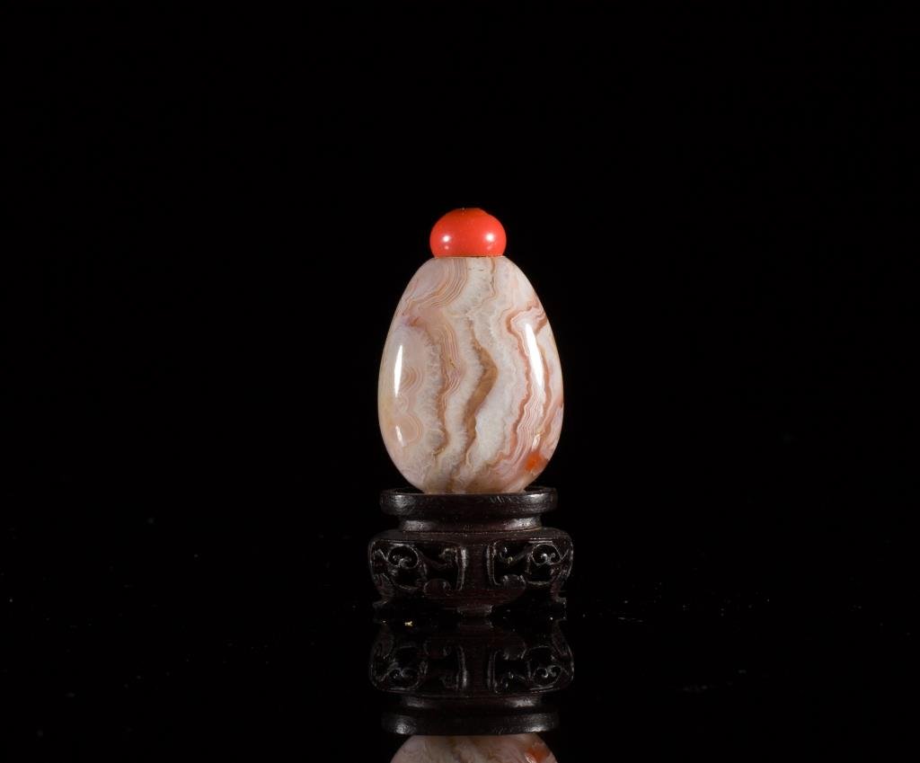 BANDED AGATE SNUFF BOTTLE (1 of 2)