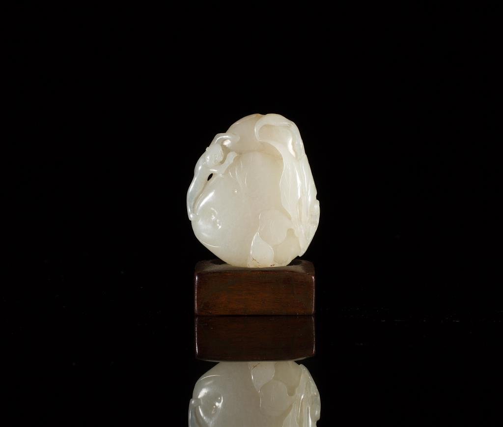 WHITE JADE DOUBLE PEACH SNUFF BOTTLE (1 of 6)