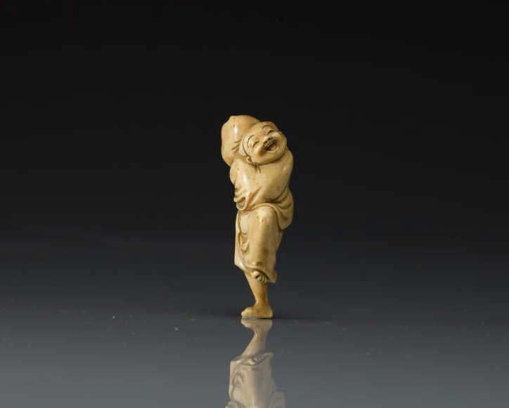 JAPANESE CARVED IVORY NETSUKE (1 of 9)
