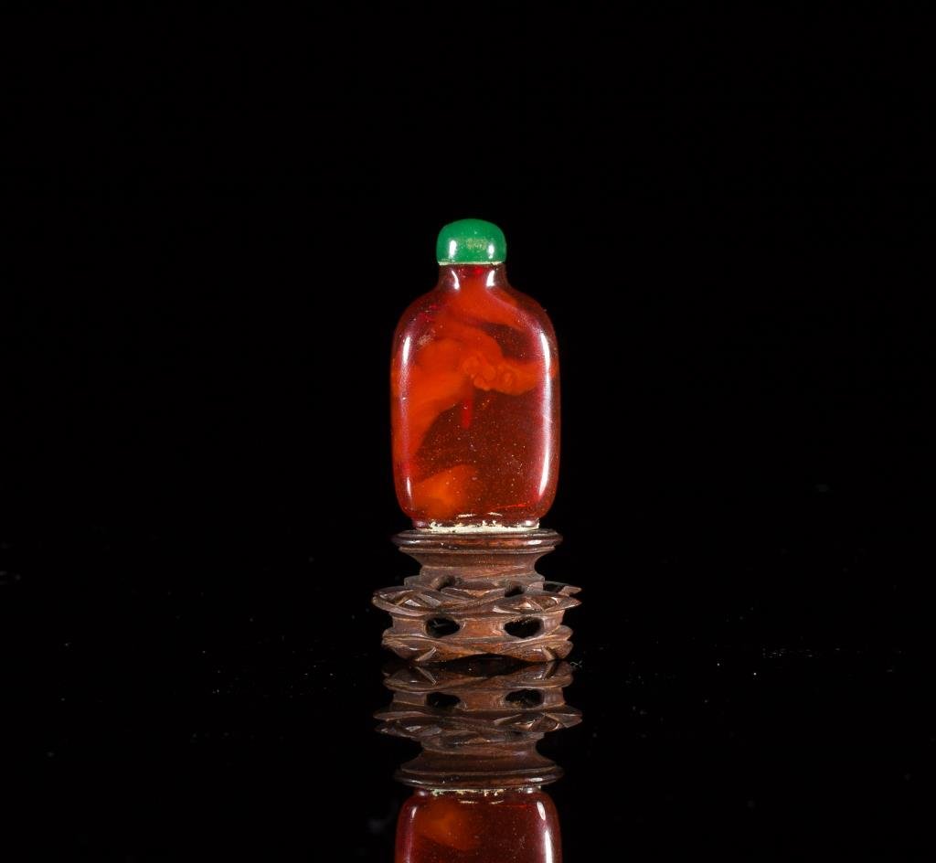 AMBER SNUFF BOTTLE (1 of 7)