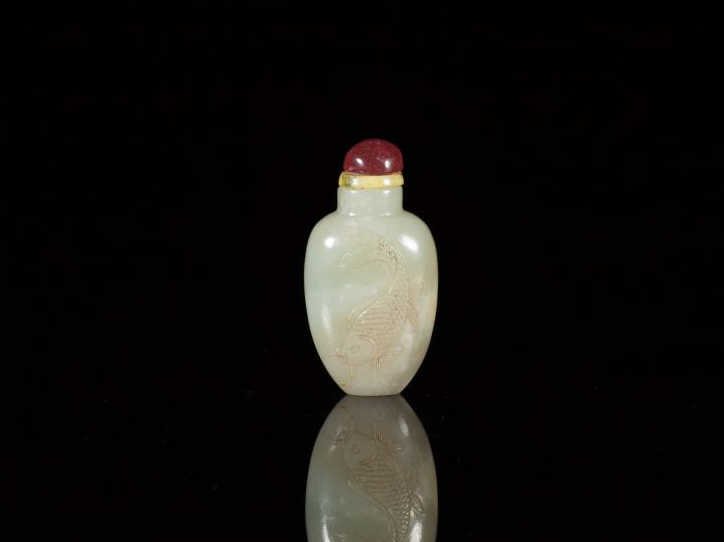 CELADON GREEN JADE SNUFF BOTTLE (1 of 1)