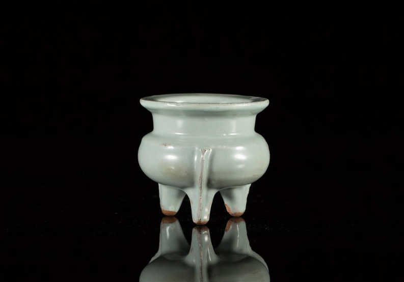 LONGQUAN CELADON GLAZED CENSER (1 of 6)