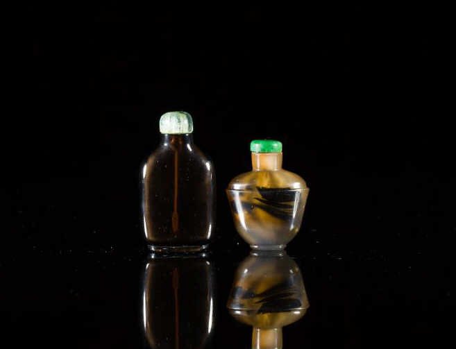 TWO GLASS SNUFF BOTTLES (1 of 1)