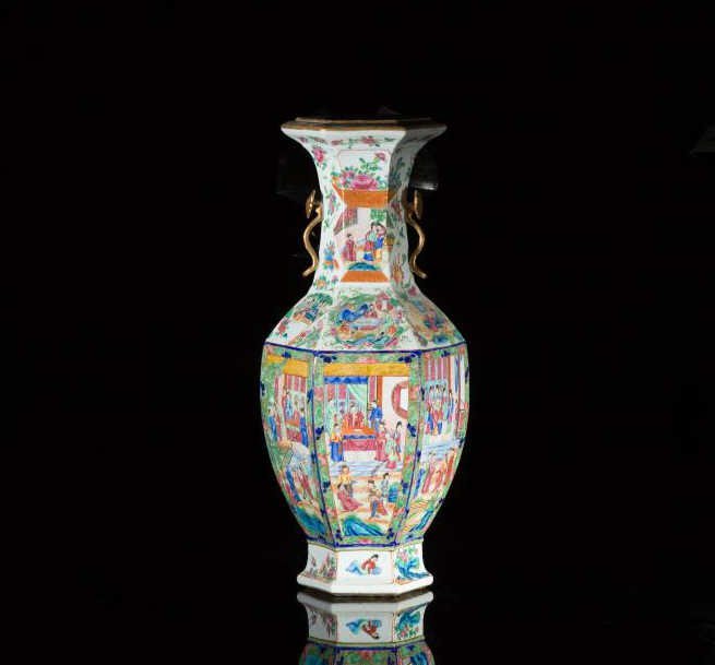 FAMILLE ROSE PORCELAIN VASE (1 of 9)