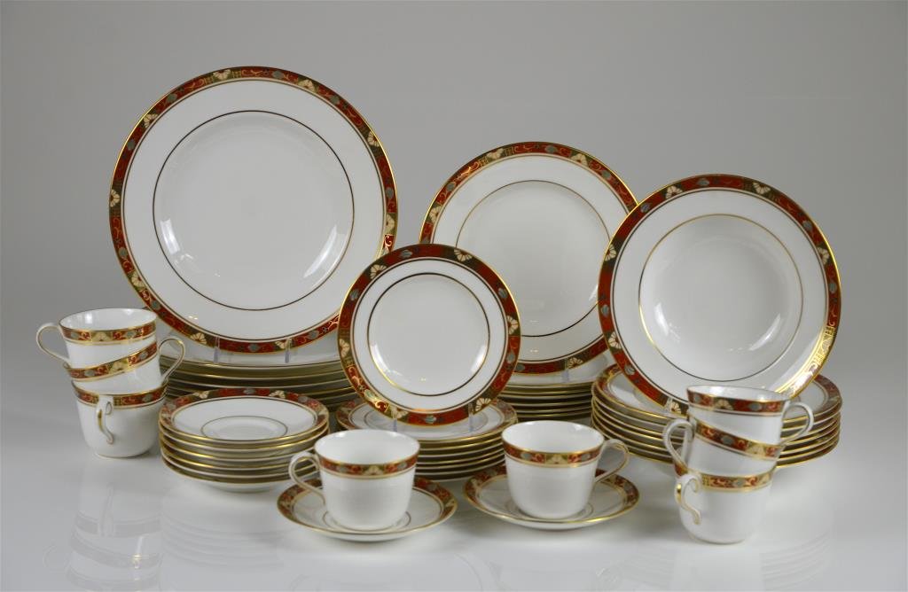 40 PCS. ROYAL CROWN DERBY DINNERWARE (1 of 3)