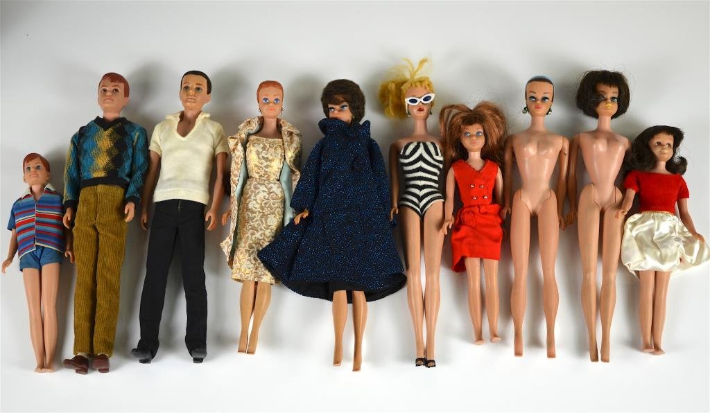 LARGE COLLECTION OF BARBIE DOLLS & ACCESSORIES (1 of 6)