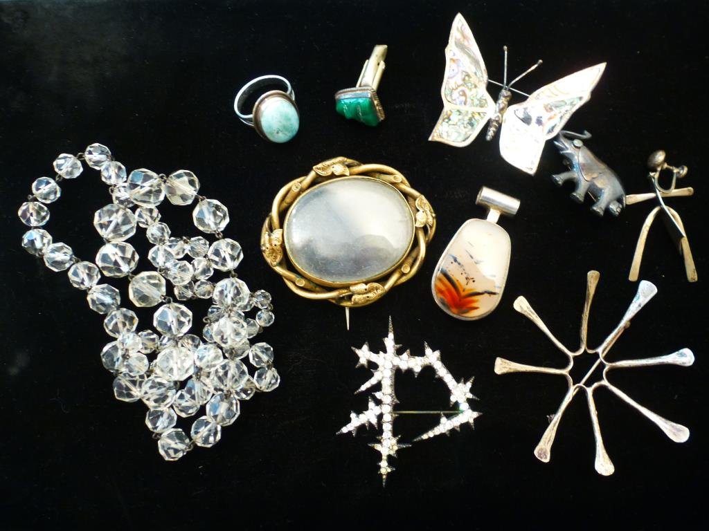 LOT OF ASSORTED SILVER & ANTIQUE JEWELLERY (1 of 1)