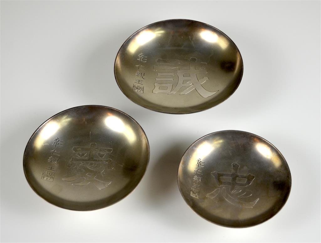 THREE JAPANESE SILVER FOOTED DISHES (1 of 7)