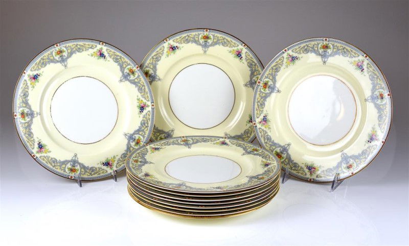 ELEVEN ROYAL WORCESTER DUCHESS PATTERN PLATES (1 of 2)