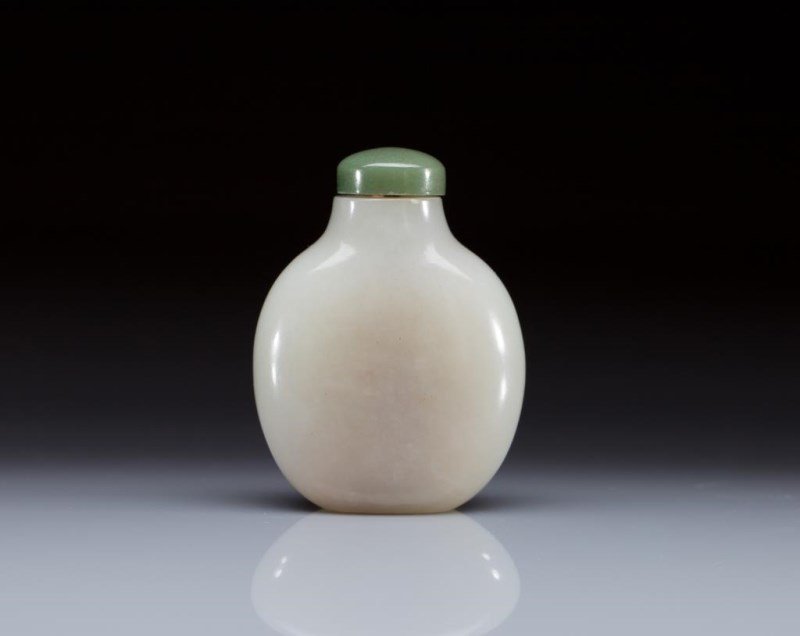 CELADON JADE SNUFF BOTTLE (1 of 1)