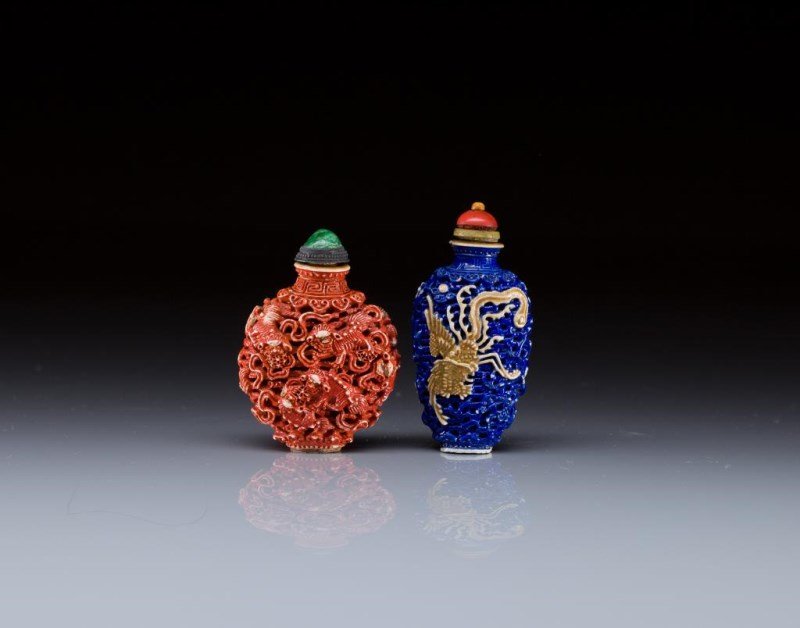TWO FAUX LACQUER PORCELAIN SNUFF BOTTLES (1 of 10)