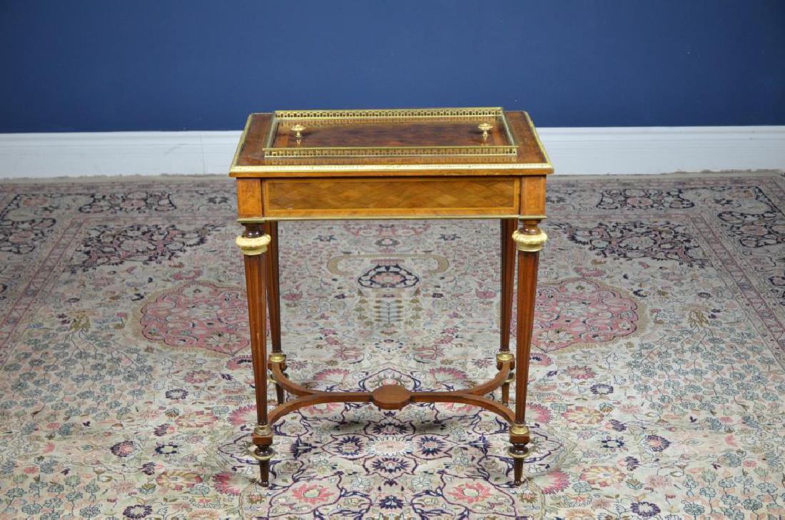 FINE FRENCH MARQUETRY END TABLE (1 of 7)