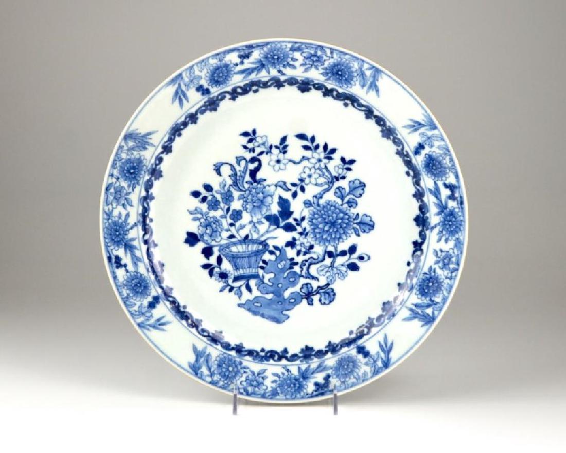 CHINESE EXPORT BLUE AND WHITE PLATE (1 of 3)