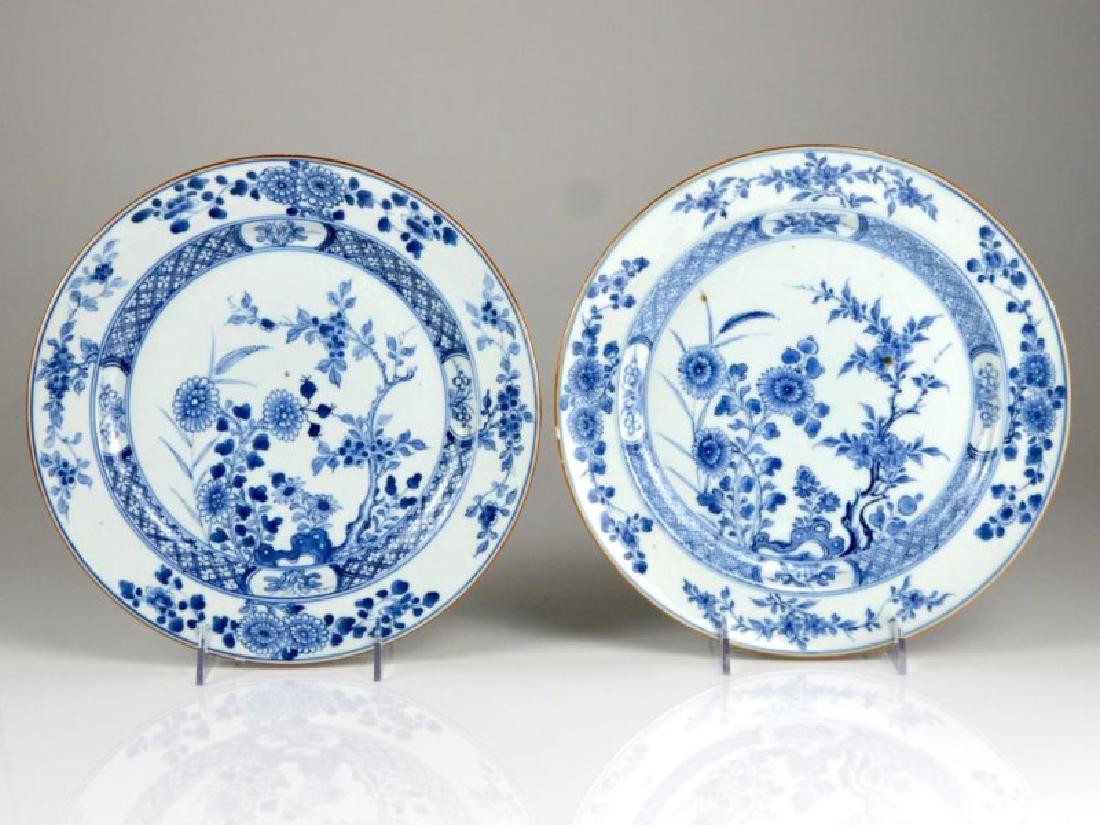 PAIR OF CHINESE EXPORT BLUE AND WHITE PLATES (1 of 4)