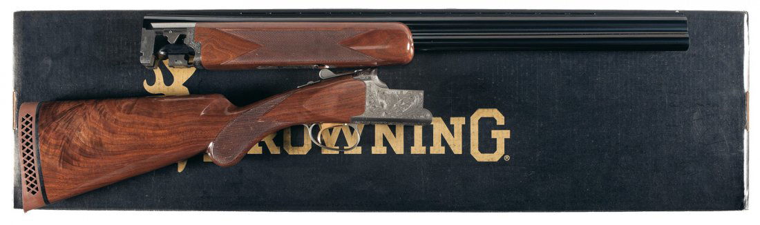 Engraved Browning Citori Lightning Grade IV Over/: Manufactured in Japan. Single bead sight on the matte vent rib, 3 inch chambers with ejectors and Invector Plus choke system. Standard Grade IV scroll engraving with game bird scenes. Mounted with a h