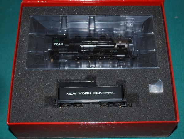 NYC 7744 USRA 0-8-0 Proto 2000 Heritage 23292: New York Central 7744 USRA 0-8-0 Proto 2000 Heritage 23292. The locomotive is in the original box and packaging. This is the Proto 2000 Heritage Steam Collection version of the locomotive. We discern