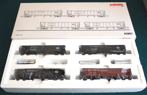 4 NYC System 3 Bay Hoppers Marklin 45801 HO: 4 NYC System 3 Bay Hoppers Marklin 45801 HO. The cars are in the original box and packing - a factory 4 car set from Marklin. The cars feature European couplers, however we do see some knuckle coupler