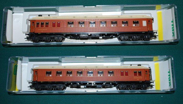 Trix 23316 Mitropa type Passenger Dining Car HO: This is a model of the Mitropa type Passenger Dining Car used on the German State Railroad Company. The car was built in 1906. This model is from Era II, with NEM coupler pockets and close coupler mec