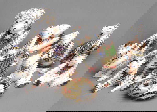 A selection of modern Royal Crown Derby porcelain: A selection of modern Royal Crown Derby porcelain paperweights, comprising; Siamese Kitten, Mini Bear 'Cricket', Doormouse, Mini Teddy Mini Bear Hug, Mini Teddy Bear Will, Mini Teddy Bear Vic