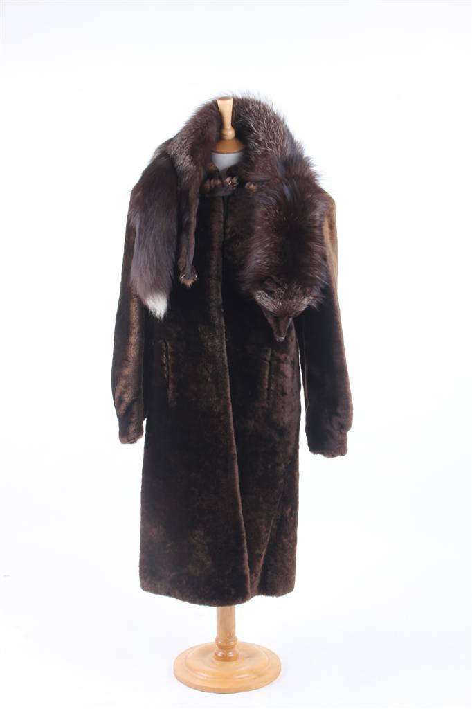 A 1940s beaver lamb fur coat, with a Brights of Br: A 1940s beaver lamb fur coat, with a Brights of Bristol label; together with an earlier fox collar, good condition.