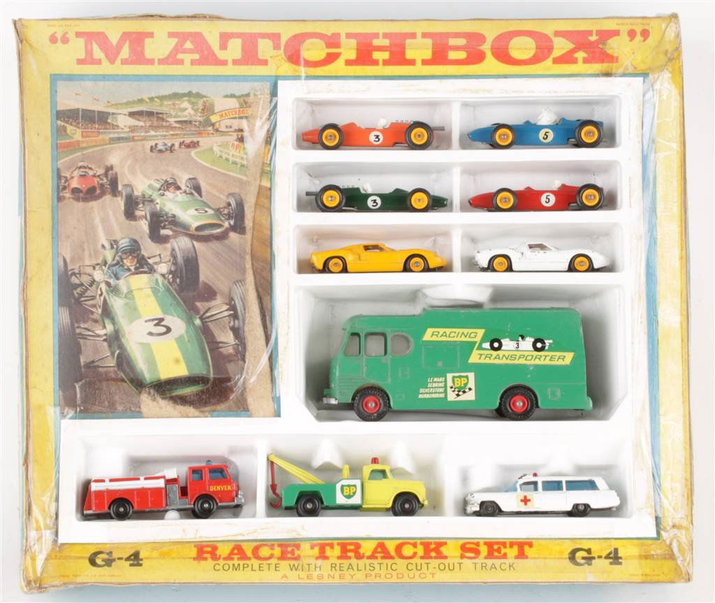 A Matchbox Gift Set No.G4, Race Track Set, compri
