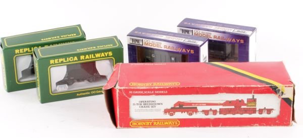 OO gauge - Twenty-four assorted wagons, including - 2