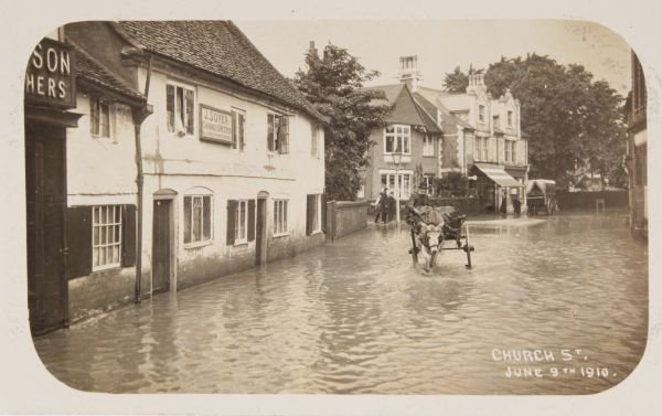 Postcards - Thirty mainly topographical cards, in - 2