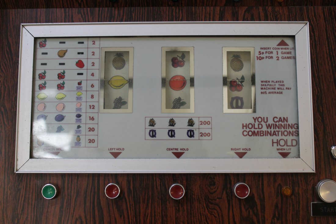 An early 1970s floor-standing arcade fruit machine - 2