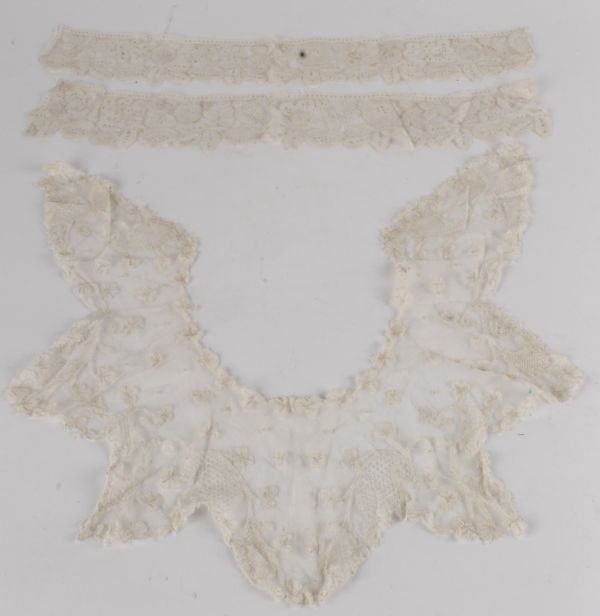 A quantity of lace collars and strips of lace, 18t - 3