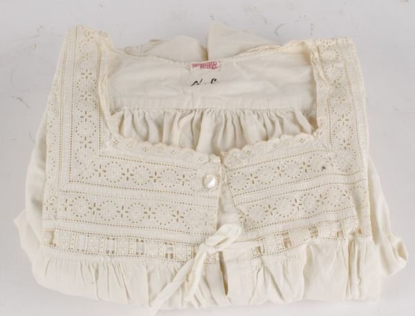 A 19th century lace collar, and a length of lace - 2