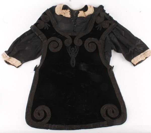 A quantity of Victorian black mourning costume, c