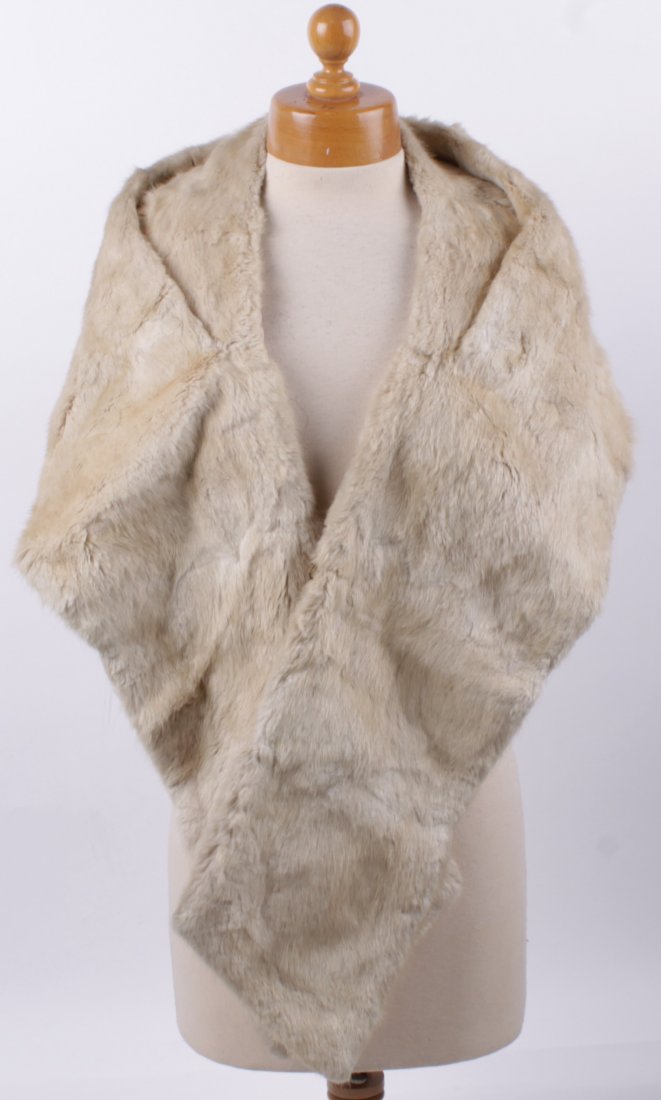 A collection of assorted vintage fur, including a - 3