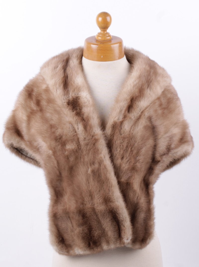 A collection of assorted vintage fur, including a - 4