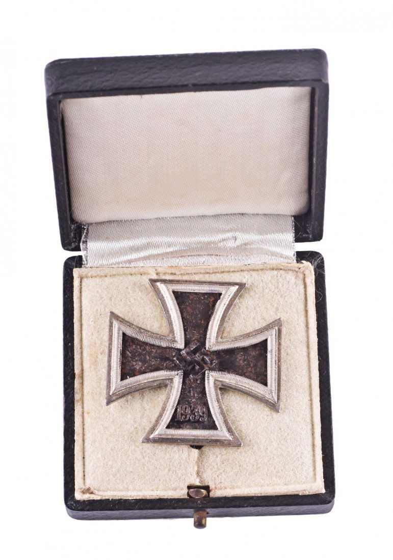 Iron Cross 1st Class 1939 pin-back with maker's mark,: Iron Cross 1st Class 1939 (Eisernes Kreuz 1. Klasse) pin-back with maker's mark, in its original case.