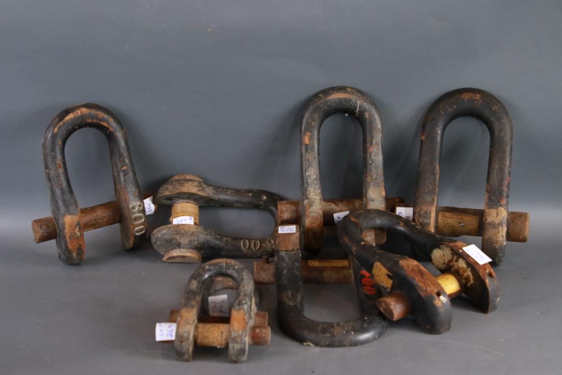 Eight foundry patterns of shackles. Lot of eight wood: Lot of eight wood ship's shackle foundry patterns of various sizes. Two with tags.