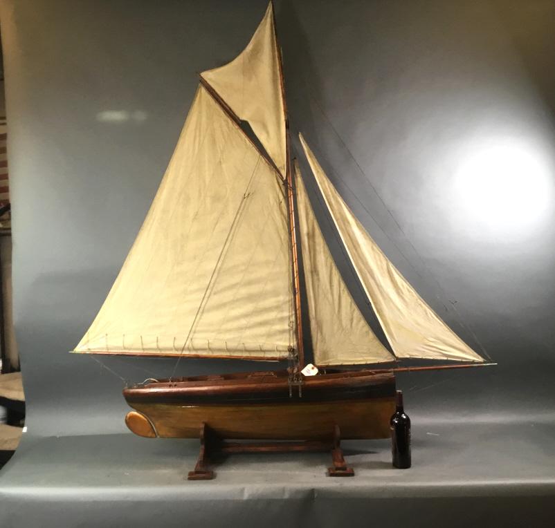 LARGE VINTAGE POND YACHT WITH PLANKED HULL (1 of 5)