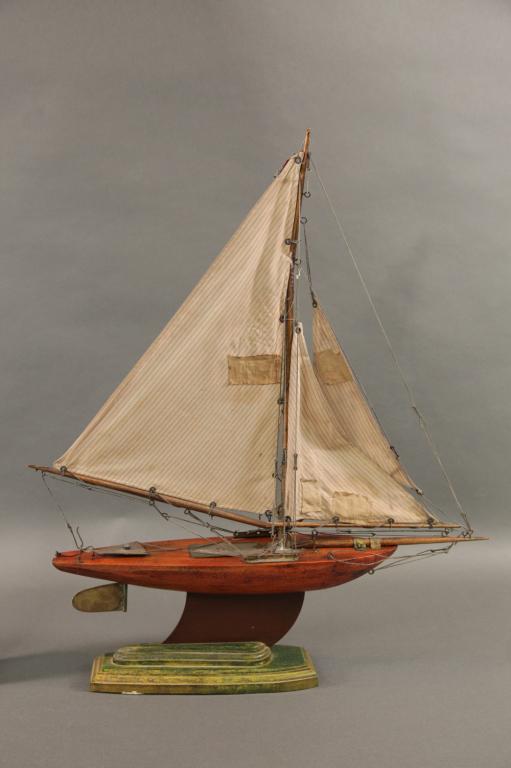 VINTAGE POND YACHT MODEL: Vintage pond model with a suit of sails, brass fittings, blade keel, etc.25H X 22W X 5D