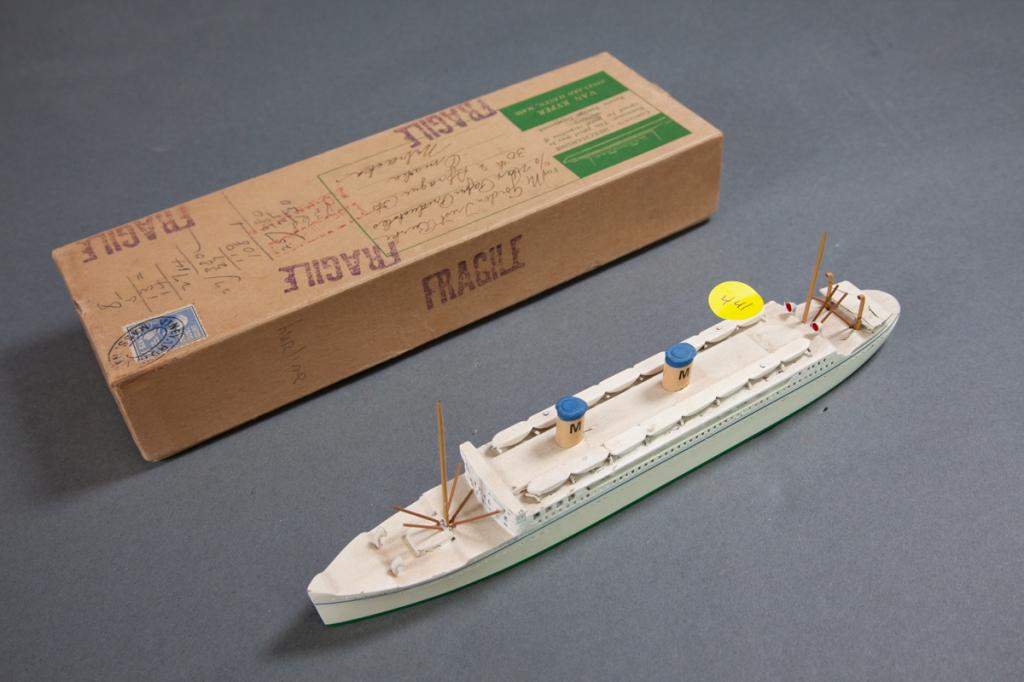 Van Ryper Lurline Matson Line: Waterline marked Van Ryper wood ship model mounted on plaque, 9" length Original VAN RYPER Mailing Box
