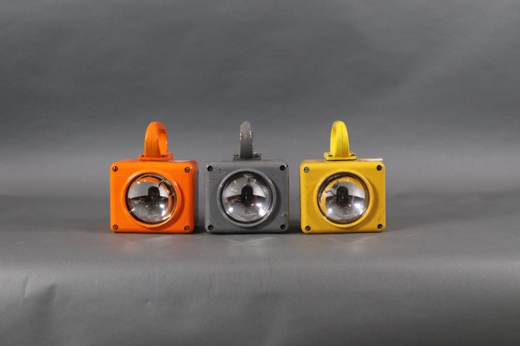 3 US NAVY SHIP EMERGENCY LIGHTS (1 of 4)