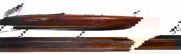 Gold Cup winning speedboat model "Baby Bootlegger: Competition speedboat "Baby Bootlegger". Quality model of the speedboat "Baby Bootlegger" mounted into an inlaid display case. Interior details include dash gauges, throttle, wheel, bench, etc... The