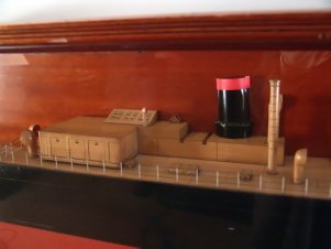 Dockyard builders model of freighter SS Lincairn - 3