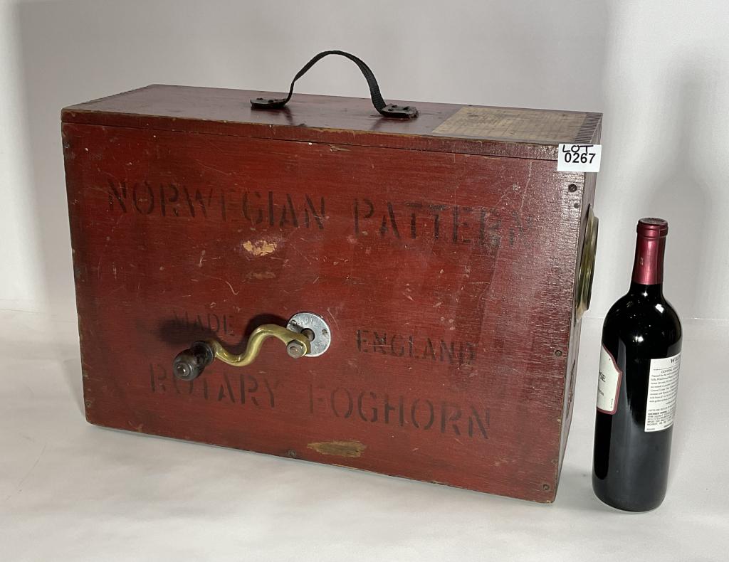 Crank Operation Fog Horn in Box (1 of 6)