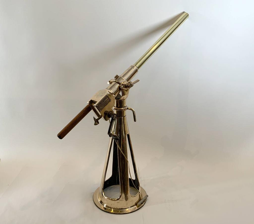 Extremely Rare Yachtsman's Signal Cannon: Fabulous early twentieth century signal cannon by an American maker. With brass makers plate that reads: B & H YACHT CANNON HOTCHKISS PATTERN STYLE MARK 1900 - 4 NAVAL ELECTRIC COMPANY SOLE MAKERS 95 
