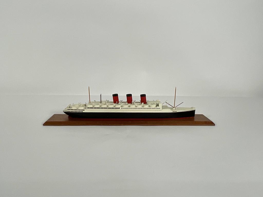 Larger Van Ryper waterline model of the S.S. Paris. (1 of 9)